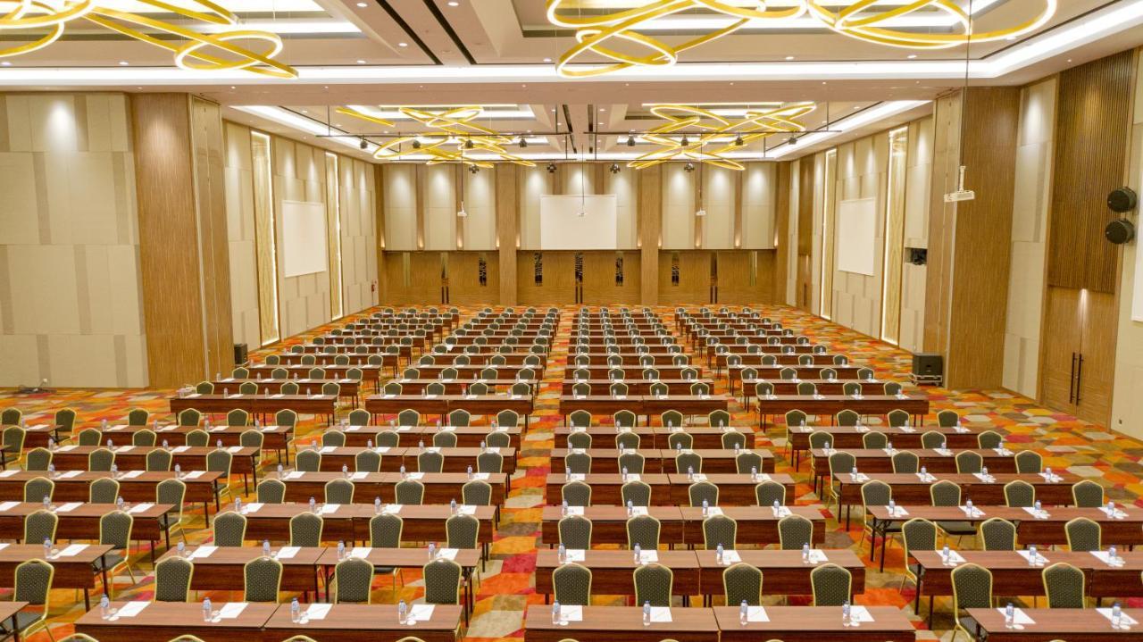 The Zhm Premiere Padang Hotel Екстериор снимка